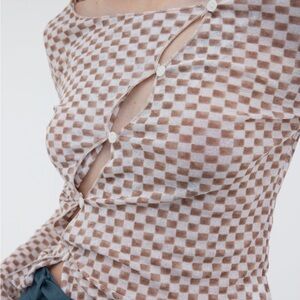 Unknown source top Diagonal Button Up
Second-Skin Top, Milk Chocolate